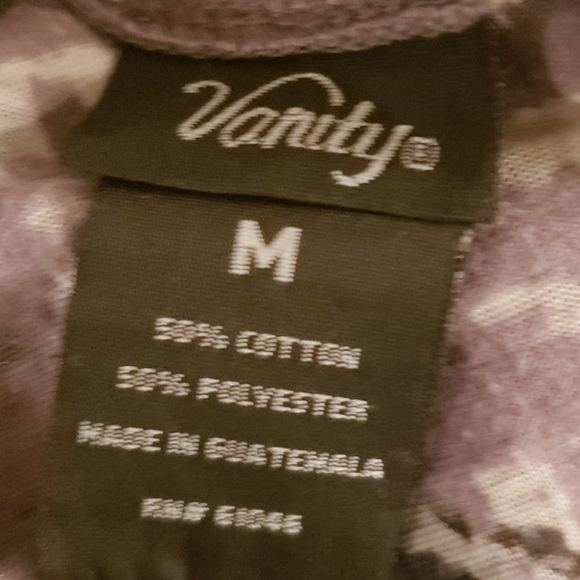 Vanity Graphic T-Shirt Size Medium - Picture 7 of 7